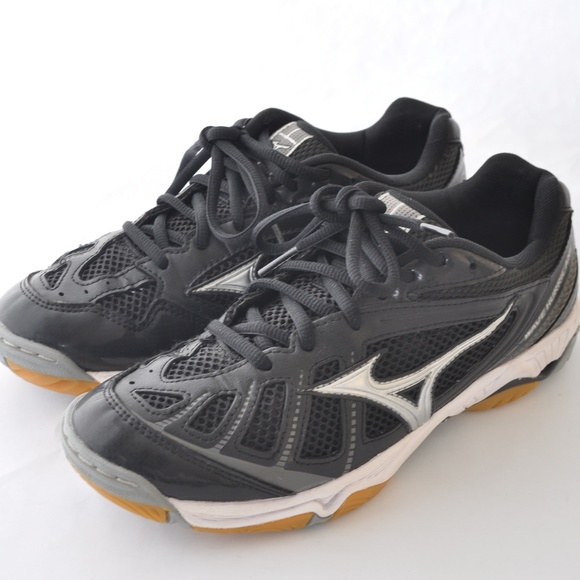 mizuno hurricane volleyball shoes
